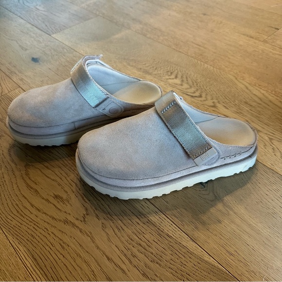 UGG Goldenstar Clogs in Sand - Picture 4 of 9